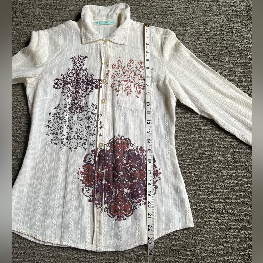 Maurices Women's Y2K Cream/Print detail Blouse Size Small